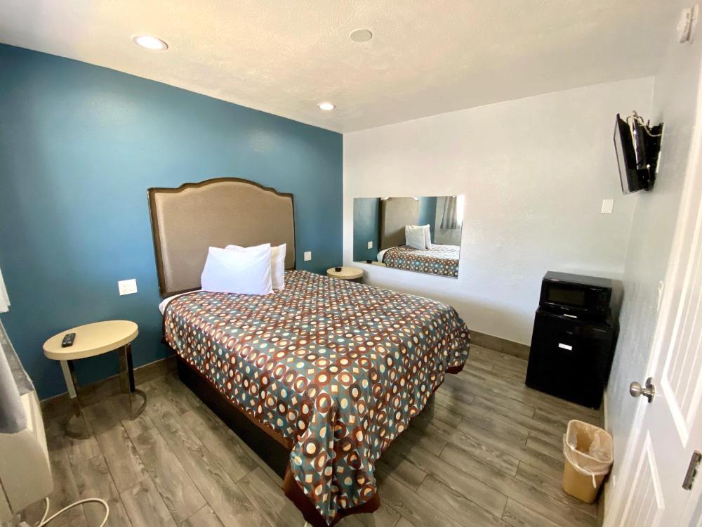 Queen Room interior